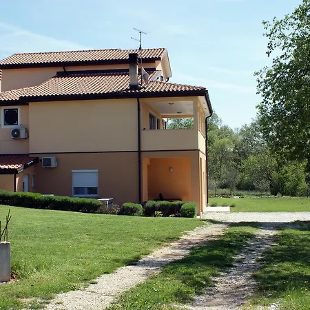 Zec Apartment *